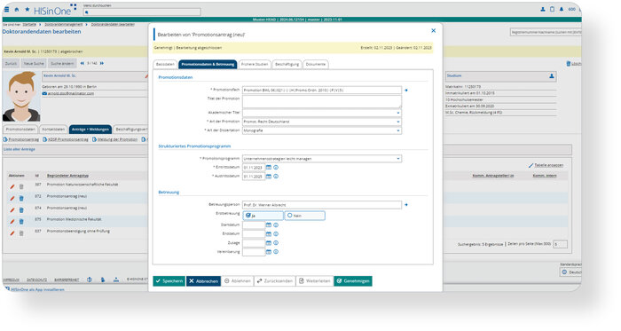 Der überarbeitete Promotionsantrag ermöglicht einen effizienten Self-Service, indem Promovierende alle relevanten Daten direkt im Antrag mitteilen können. Das Zwischenspeichern erlaubt Anpassungen vor der Genehmigung, und die Daten werden erst bei Freigabe in HISinOne übernommen, wodurch Nacharbeiten entfallen. 