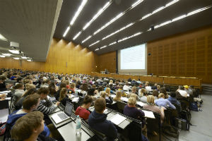 Foto eines Hörsaals der Universität Erlangen-Nürnberg